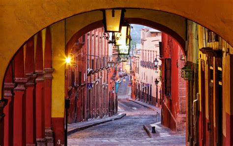 Colonnade of San Miguel de Allende Guanajuato Mexico Bing 4K Preview