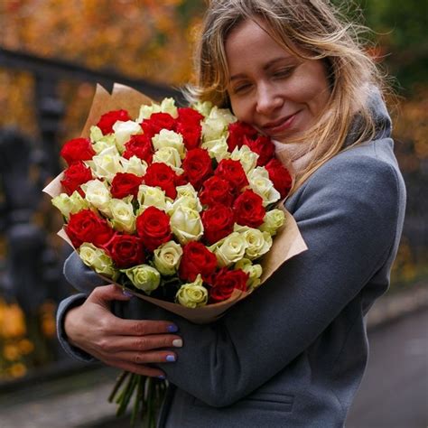 Какие цветы подарить девушке на 8 марта | Школа красоты