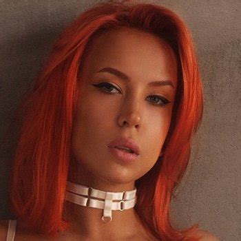 Lia Mango Babe Page Watch This Adult Model On FreeOnes