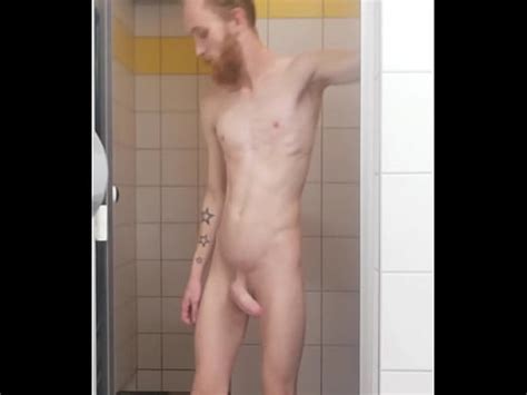 Desnuda en la ducha pública XVIDEOS