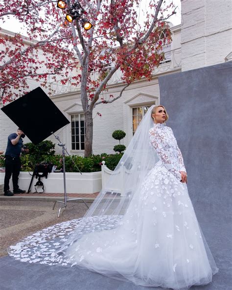 Did Paris Hilton Really Wear 10 Wedding Dresses Wedding Journal