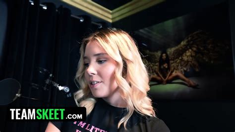 Du Sexe Dans Mon Studio De Musique Une Pop Star Excit E Essaie L Anal Pendant Que Son Amie