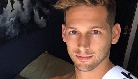 Max Emerson Posts A Very Naked Shower Photo And Gets A Free Room NSFW GayBuzzer