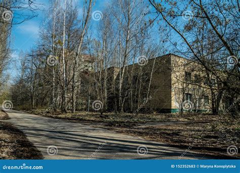 Casa Abandonada Vieja En El Pueblo Fantasma De Pripyat Ucrania