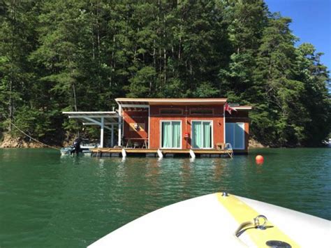 Tiny Floating Cabin On Fontana Lake