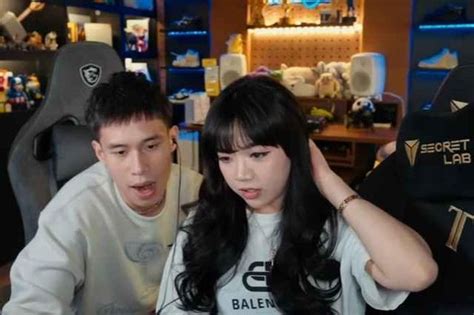 Hot girl Lâm Đồng Bảo Hân Helia tình tứ với bạn trai trên stream Báo Tri thức Cuộc sống