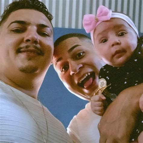 Amor incondicional casal gay de Maceió realiza sonho da paternidade inseminação caseira