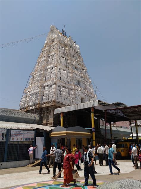 Indian Temple Timings: Alamelu Mangapuram - tiruchanur padmavathi temple