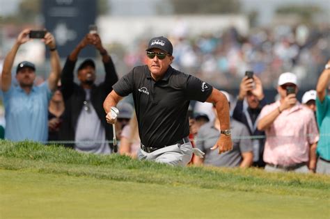 Phil Mickelson agitated over fans phones at US Open