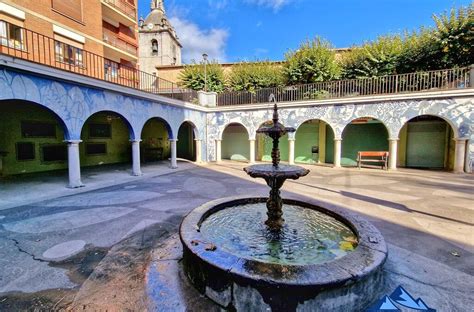 Plaza Del Mercado De Laudio Llodio TurismoVasco