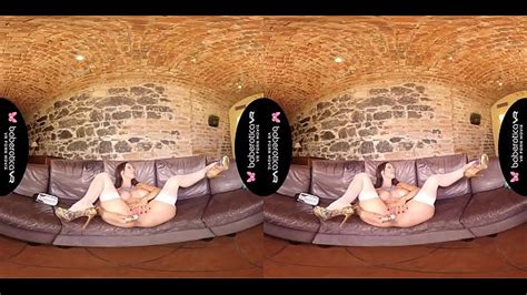 Solo Mature Cynthia Velons Is Pleasing Herself In Vr Xxx Mobile