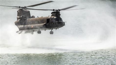 Artículos Chinook CH 47 Delta españoles para la lucha contra incendios