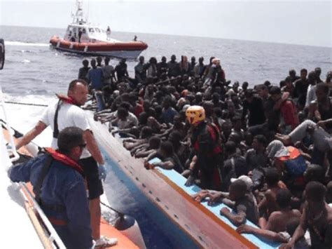 3 ONG Con 700 Migranti A Bordo Pronte A Far Rotta Verso L Italia In