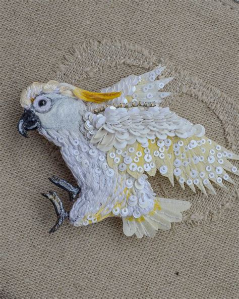 #какаду#брошьпопугай#брошьручнойработы#попугайвышивка#вышитаяброшь# ...