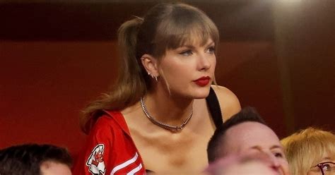 Taylor Swift Shows Support for Travis Kelce at Kansas City Chiefs Game ...