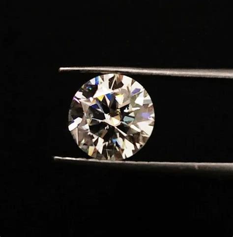 White Gemstone Natural Moissanite Stone Size 650 Mm At Rs 2500carat
