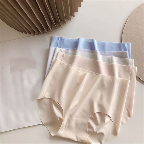 Viadha Women Ice Silk Briefs Seamless Peach Butt Comfort Lightweight Naked Hip Lift Mid Waist