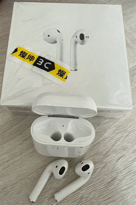 Apple Airpods 1代 含外盒 耳機及錄音音訊設備 耳機在旋轉拍賣