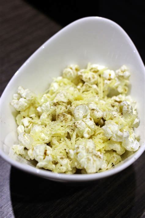 Naked Gurume Gyarari グルメ画廊回味台灣吃喝藝術