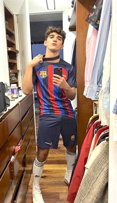 Pin by Ana Júlia on gavizinho Men in tight pants Hot men bodies Mens outfits