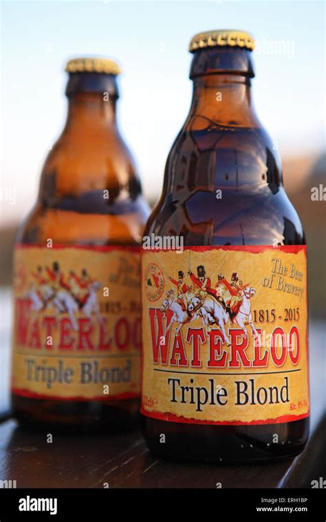 Bouteilles De Waterloo Blonde Triple Qui Est Une Bi Re Belge Comm Morant Le E Anniversaire De