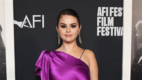 The Secret to Selena Gomez's Unwavering Confidence - 17fh9xl