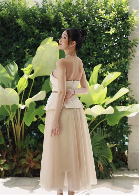 L U Ng N Anh Khoe B Ng B U Th Ng V I Bikini S C V C Khi N D N M Ng Tr M Tr