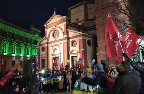 A Legnano La Fiaccolata Per La Pace Da Piazza Monumento A Piazza San