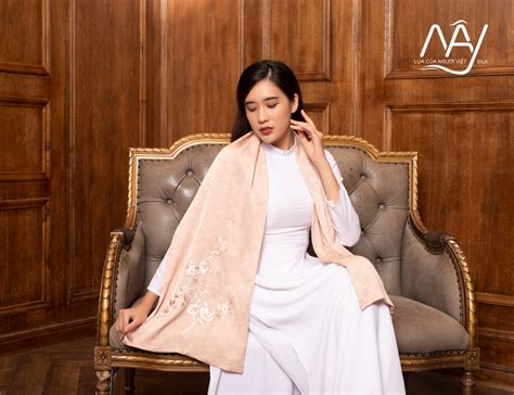 Kh N L A B O L C M U Nude D T H A Ti T Hoa Sen Qu T Ng I T C Cao C P