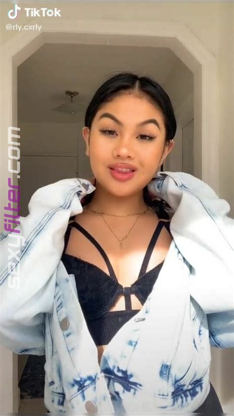 Amazing Carly Sarah Shows Cleavage In Hot Black Bra Sexyfilter