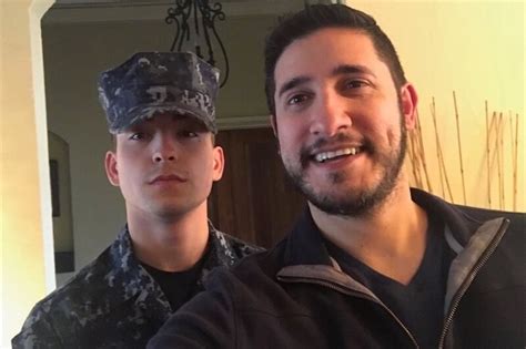 Pap Gay Furioso Con Il Figlio Per Un Tatuaggio Poi L Incredibile E Dolce Scoperta Gay It