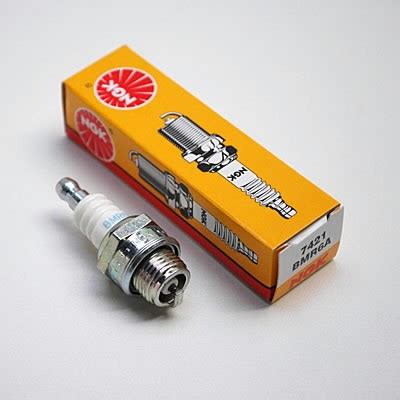 NGK Spark Plug BMR6A - Spark plugs