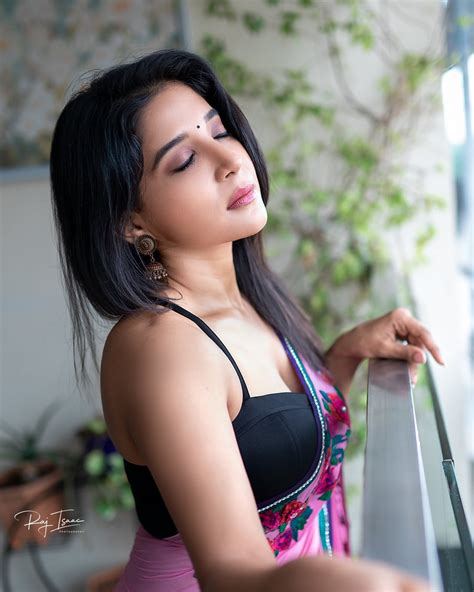 Sakshi Agarwal Hot Photos In Saree South Indian Actress