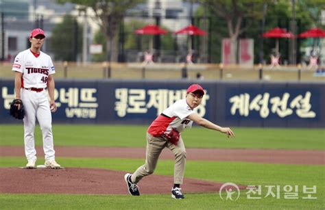 김철우 보성군수 보성세계차엑스포 성공 기원 시구 선봬