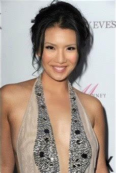 7 Hot Sexy Gwendoline Yeo Bikini Pics