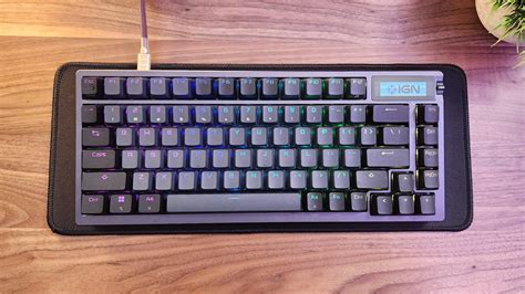 Slideshow: Asus ROG Azoth – Photos