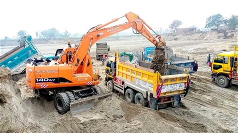 Excavator Daewoo 140WV Loading Fully Mud In Tata Dumper Truck