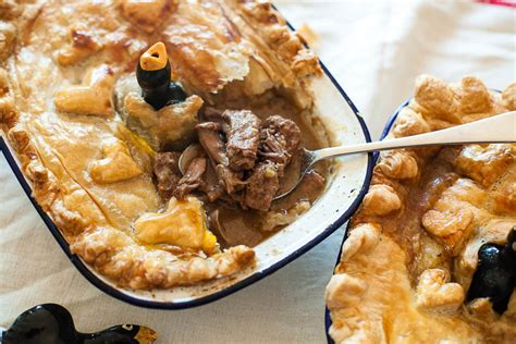 Oxtail, Steak and Kidney Pie Recipe - Housewife Confidential