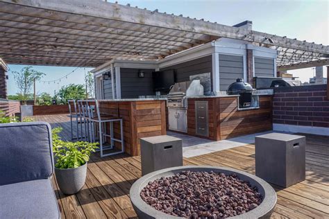 Rooftop Deck With Wet Bar - Chicago - Landscape Design Build - Denver, CO