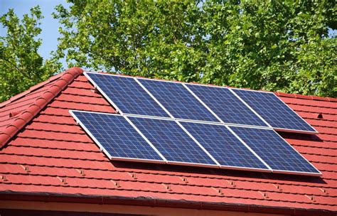 Установка солнечных батарей на крыше дома: каркас и этапы