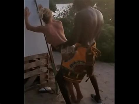 Kenia Interracial Gang Bang Enfrente De Su Marido XVIDEOS