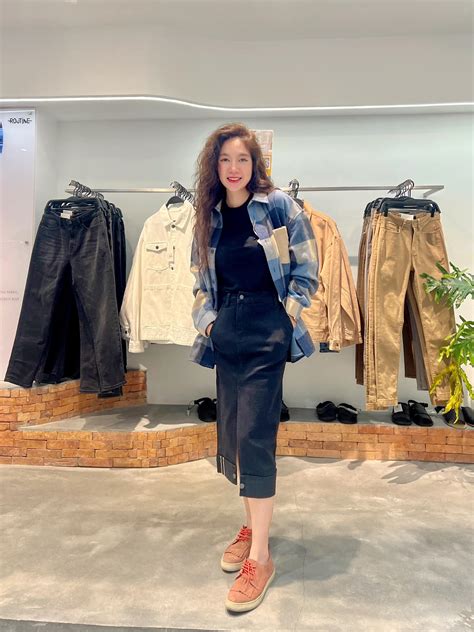 Hot girl kém tuổi đóng MV yêu luôn chàng ca sĩ đẻ liền con nhưng sắc vóc ở hiện tại vẫn