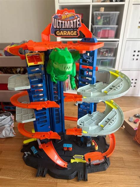 Hot Wheels Mega City Parkgarage Inkl Autos Gebraucht In Adliswil F R Chf Nur Abholung