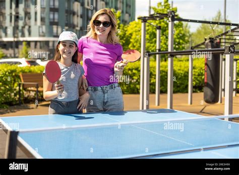 Mutter Tochter M Dchen Bikini Fotos Und Bildmaterial In Hoher Aufl Sung Alamy