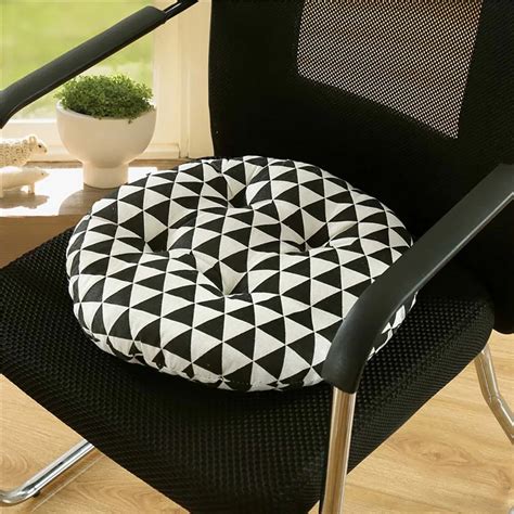 Декоративные подушки на табурет 80 фото