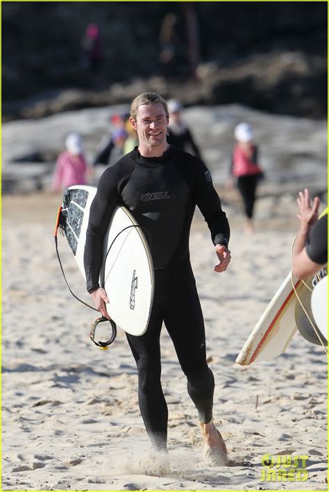 Chris Hemsworth: Wetsuit Surfing in Sydney!: Photo 2676232 | Celebrity ...