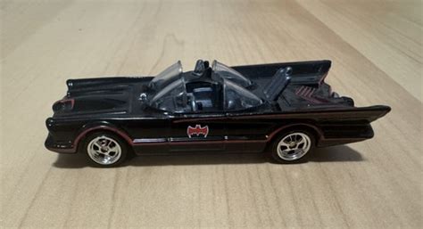 Classic 1966 TV Series Batmobile Hot Wheels 2017 Batman 5 Pack DVF92
