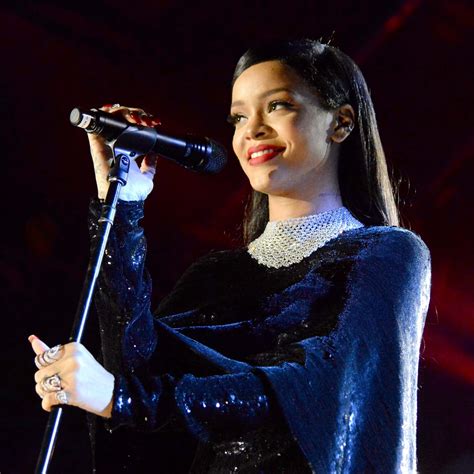 Rihanna en el trailer del Super Bowl 2023 impacta con su look | Glamour