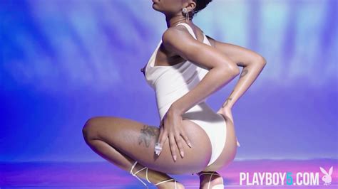 Big Booty Ebony Teen Exposes Her Curvy Naked Body For Playboy