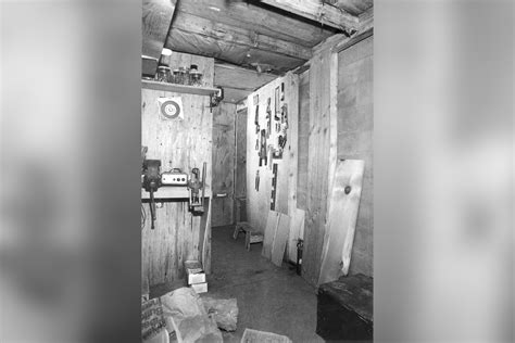 Inside the 1600 pennsylvania dc residence lies a secret bunker room 5